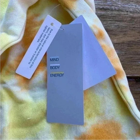 Zella cropped sweatshirt Tie-dyed Yellow New With Tags size Medium - Picture 4 of 6